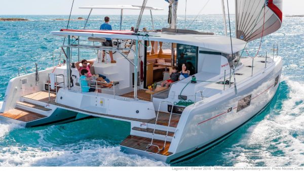 New-Sunsail-424-Lagoon-4-cabin-4-head-Rebrand-images_2