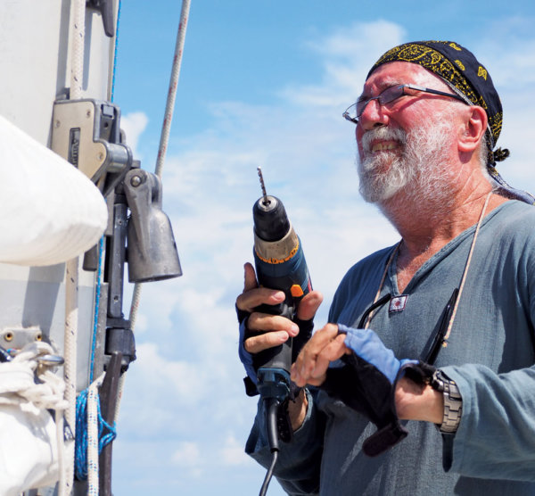 Fatty drilling the mast at sea