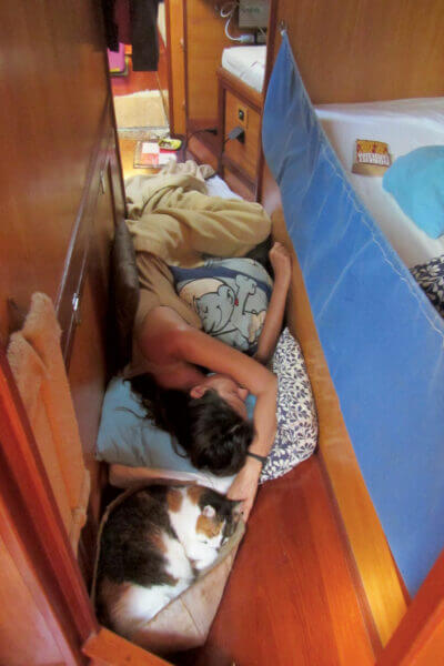 Comfy on a rough passage. Photos by Birgit Hackl and Christian Feldbauer