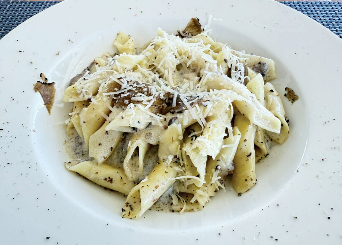 Black truffle pasta